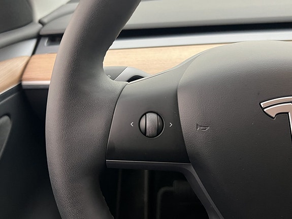 Tesla Model Y 15 of 30