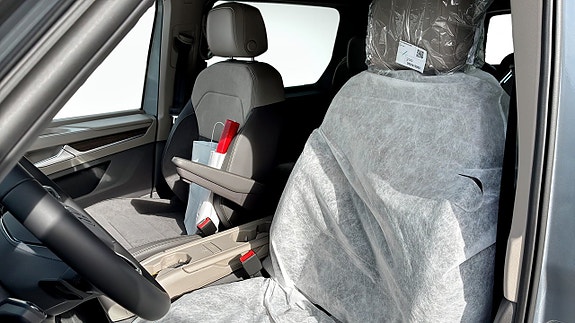 Volkswagen Multivan 8 of 16