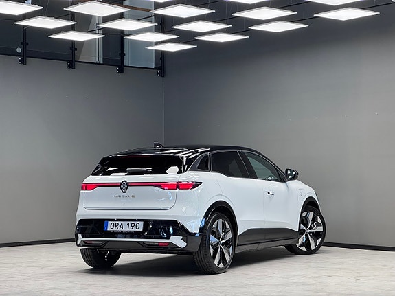Renault Megane E-Tech 2 of 5