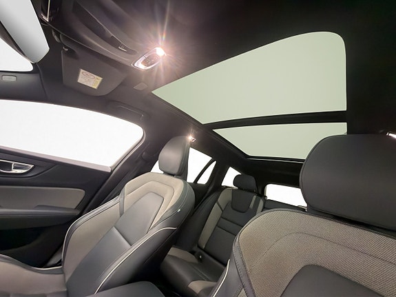 Volvo V60 13 of 30