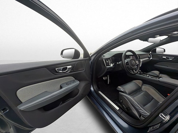 Volvo V60 11 of 30