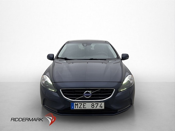 Volvo V40 2 of 24