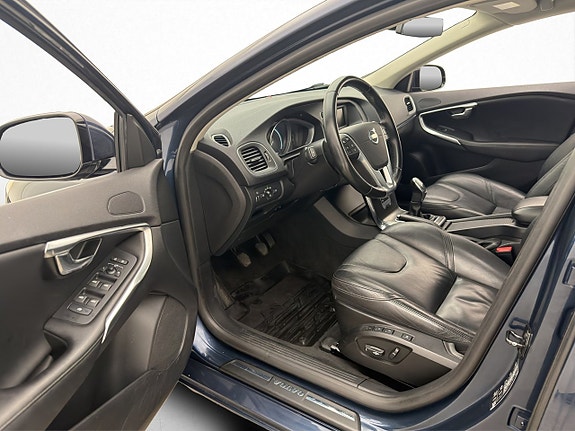 Volvo V40 11 of 24