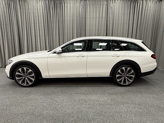Mercedes-Benz E220 d 2 of 16