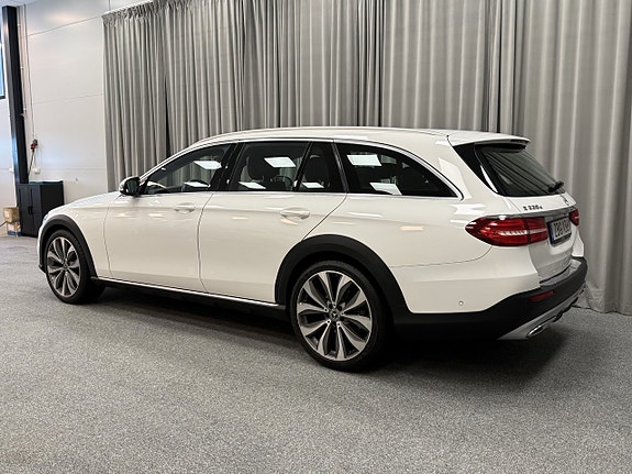 Mercedes-Benz E220 d 3 of 16