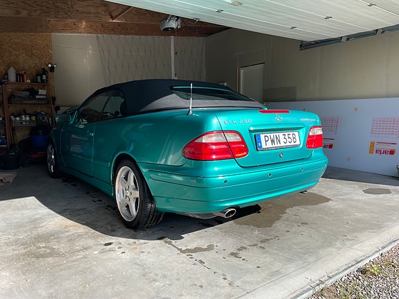 Mercedes-Benz CLK230 11 of 15