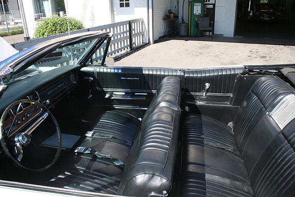 Pontiac Bonneville 25 of 27