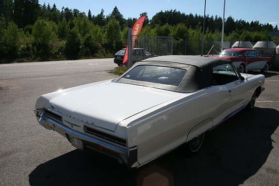 Pontiac Bonneville 26 of 27