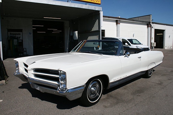 Pontiac Bonneville 6 of 27