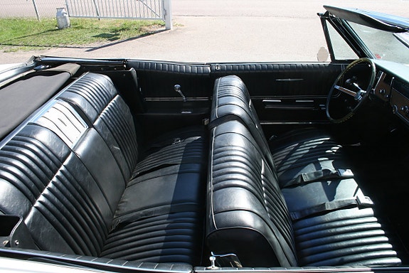 Pontiac Bonneville 24 of 27