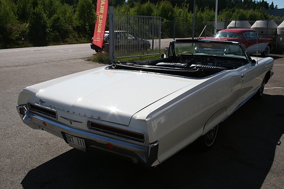 Pontiac Bonneville 8 of 27
