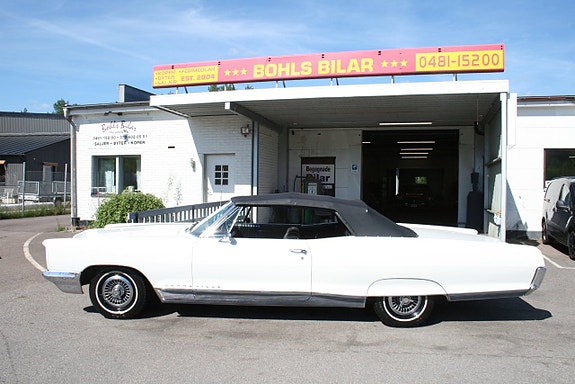 Pontiac Bonneville 27 of 27