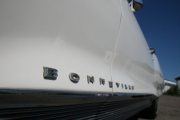 Pontiac Bonneville 14 of 27