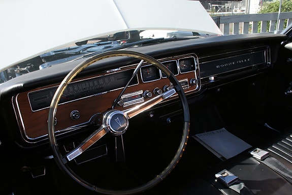 Pontiac Bonneville 22 of 27