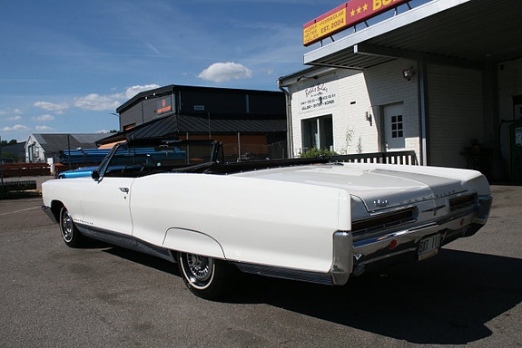 Pontiac Bonneville 2 of 27