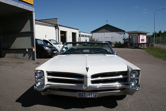 Pontiac Bonneville 12 of 27