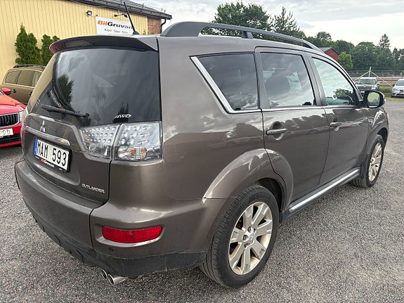 Mitsubishi Outlander 3 of 5