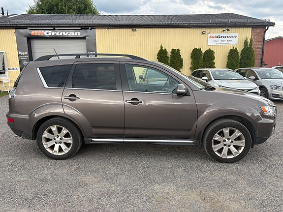 Mitsubishi Outlander 2 of 5