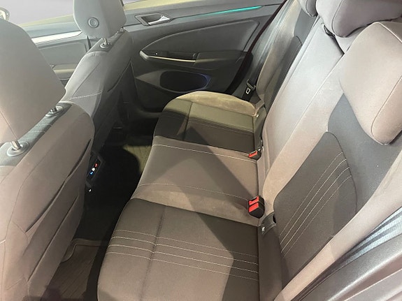Volkswagen Golf Alltrack 13 of 15