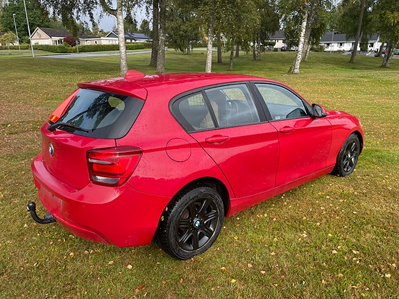 BMW 118d 4 of 8