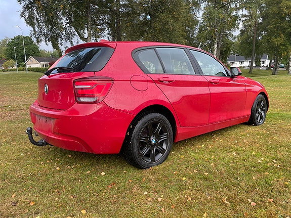 BMW 118d 2 of 8