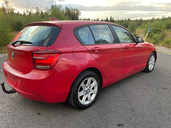 BMW 118d 4 of 7