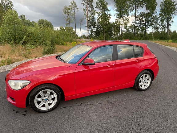 BMW 118d 2 of 7