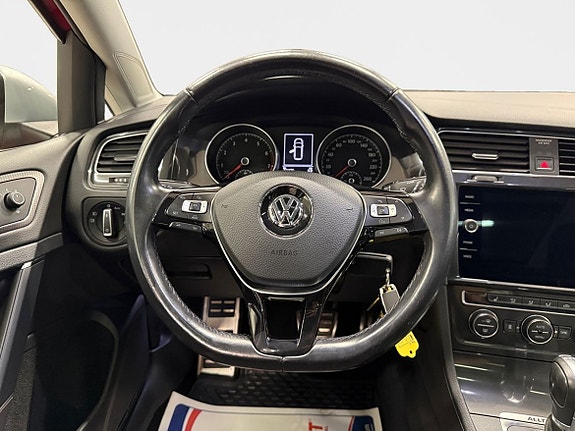 Volkswagen Golf Alltrack 12 of 15