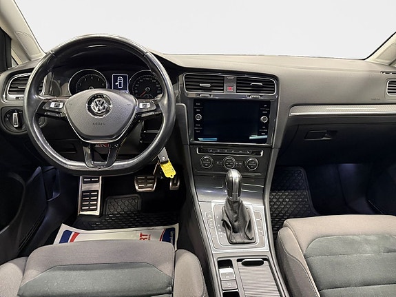 Volkswagen Golf Alltrack 10 of 15