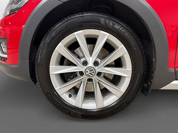 Volkswagen Golf Alltrack 14 of 15