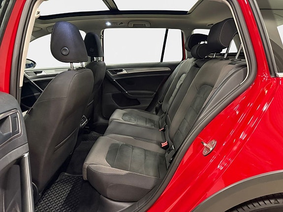 Volkswagen Golf Alltrack 13 of 15