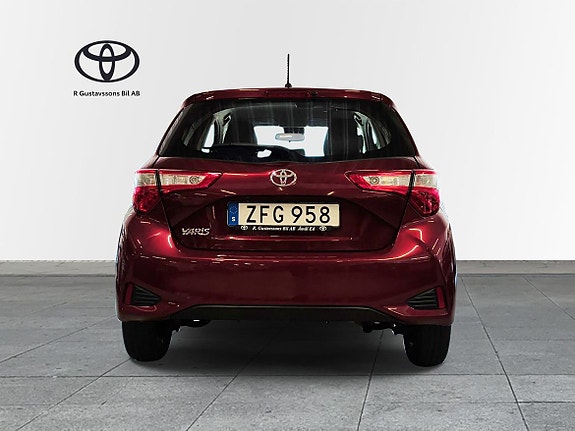 Toyota Yaris 4 of 5