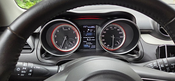 Suzuki Swift 2 of 5