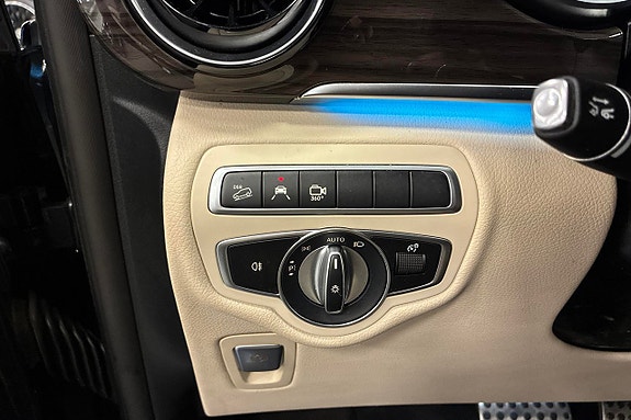 Mercedes-Benz V300 23 of 29
