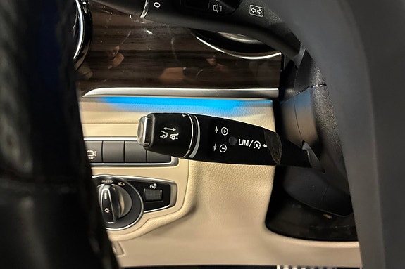 Mercedes-Benz V300 24 of 29