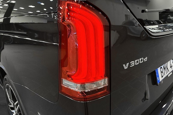 Mercedes-Benz V300 29 of 29