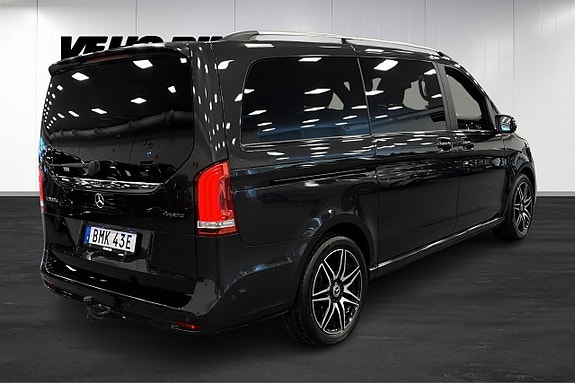 Mercedes-Benz V300 3 of 5