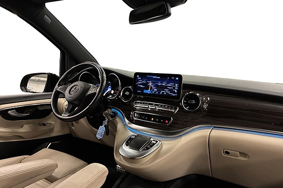 Mercedes-Benz V300 10 of 29