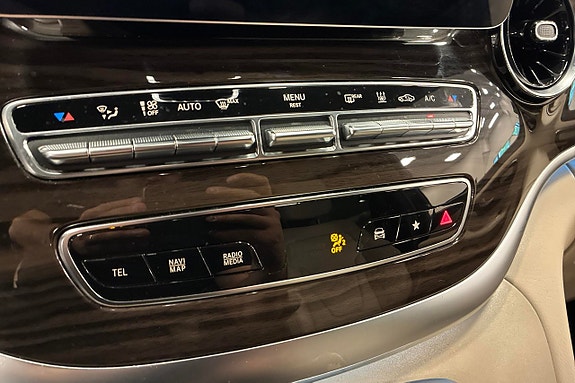 Mercedes-Benz V300 21 of 29