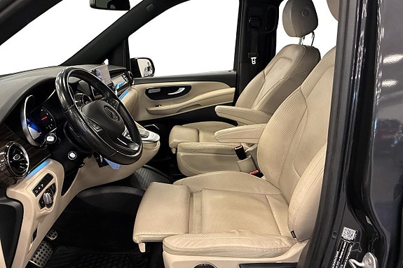 Mercedes-Benz V300 7 of 29