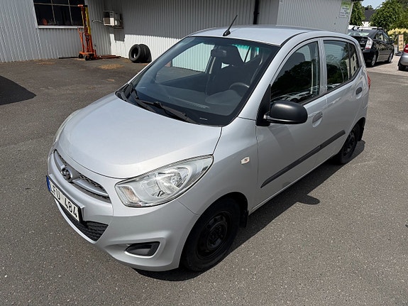 Hyundai i10 2 of 5