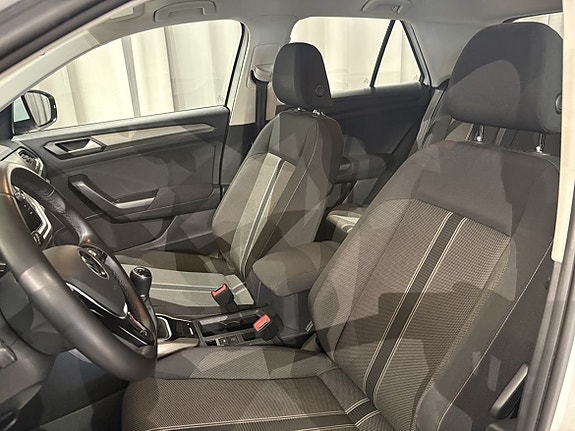 Volkswagen T-Roc 3 of 5