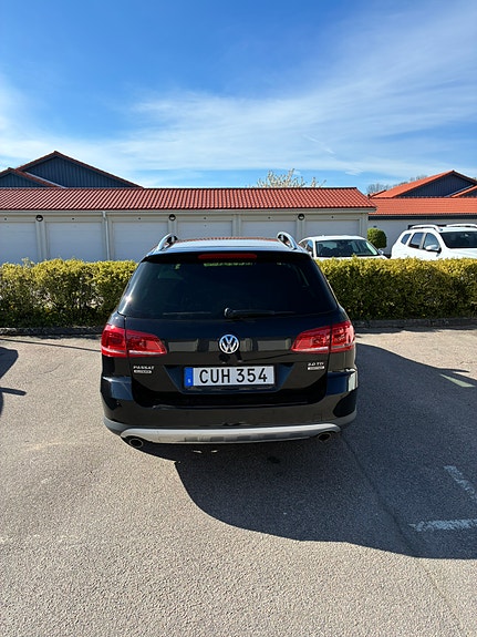 Volkswagen Passat Alltrack 3 of 7