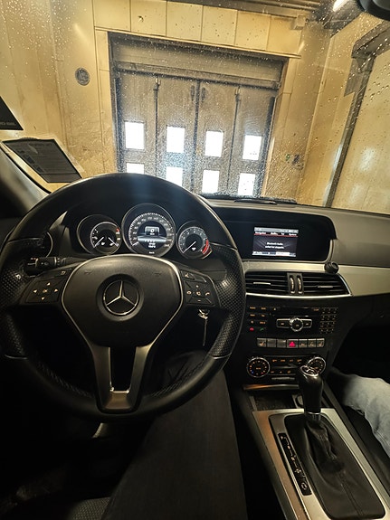 Mercedes-Benz C180 12 of 12