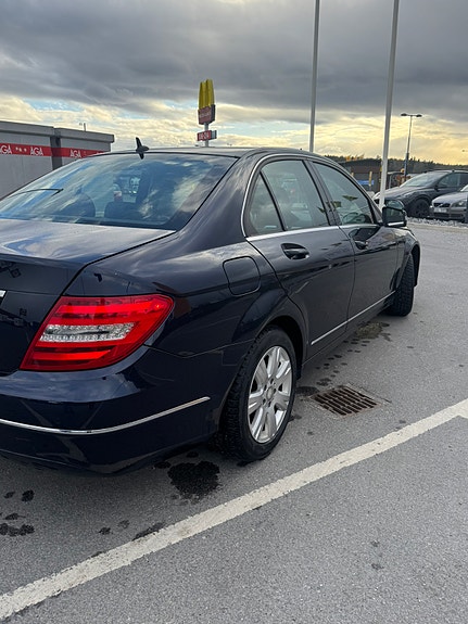 Mercedes-Benz C180 8 of 12