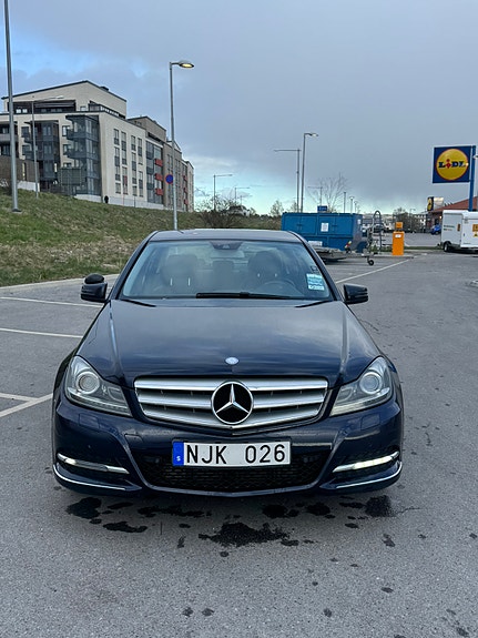 Mercedes-Benz C180 3 of 12