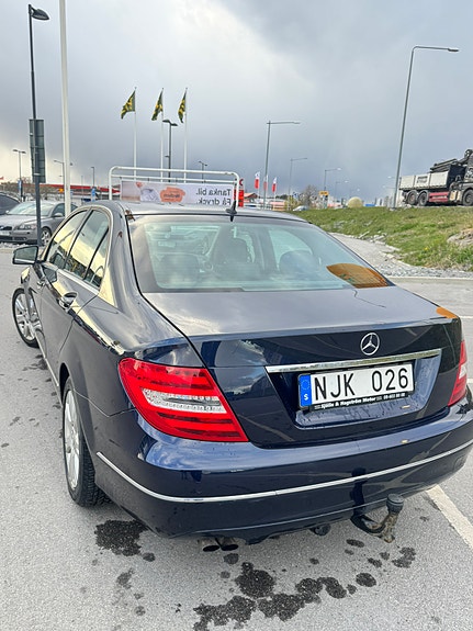 Mercedes-Benz C180 10 of 12