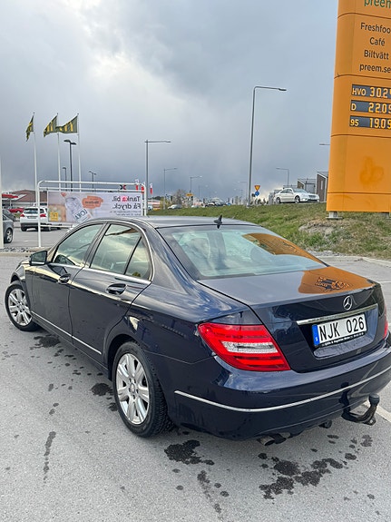 Mercedes-Benz C180 4 of 12
