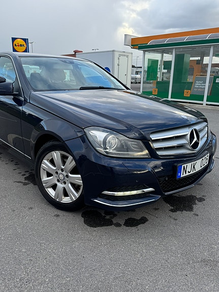 Mercedes-Benz C180 7 of 12