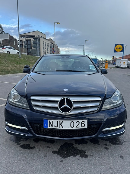 Mercedes-Benz C180 6 of 12